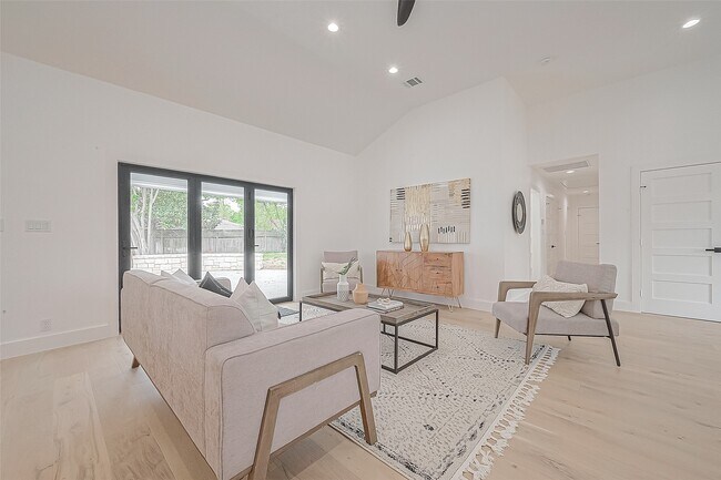 Building Photo - 6254 Locke Ln