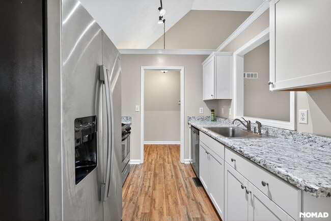 Building Photo - 198 Lakeview Dr