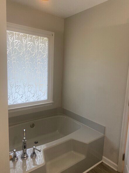 Building Photo - 114 Riviera Rd