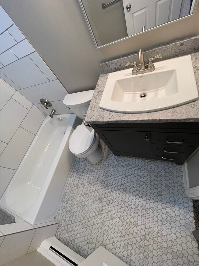 Master bath - 422 N Gates St