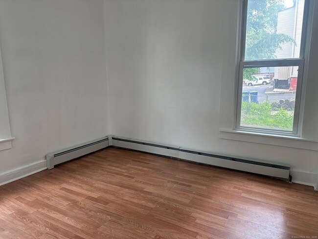 Building Photo - 28 Olive St