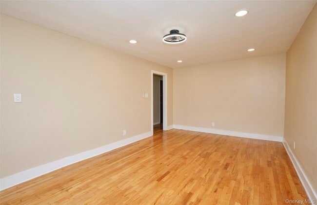 Building Photo - 724 E 96th St