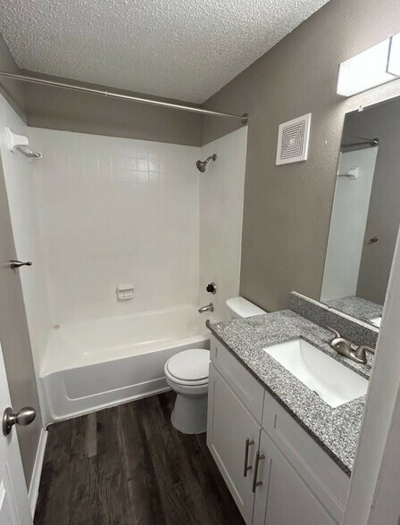 Bathroom - MACK PARK