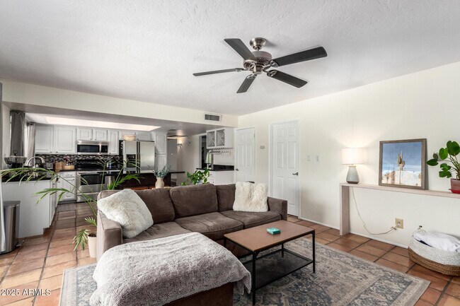 Building Photo - 4825 E Andora Dr