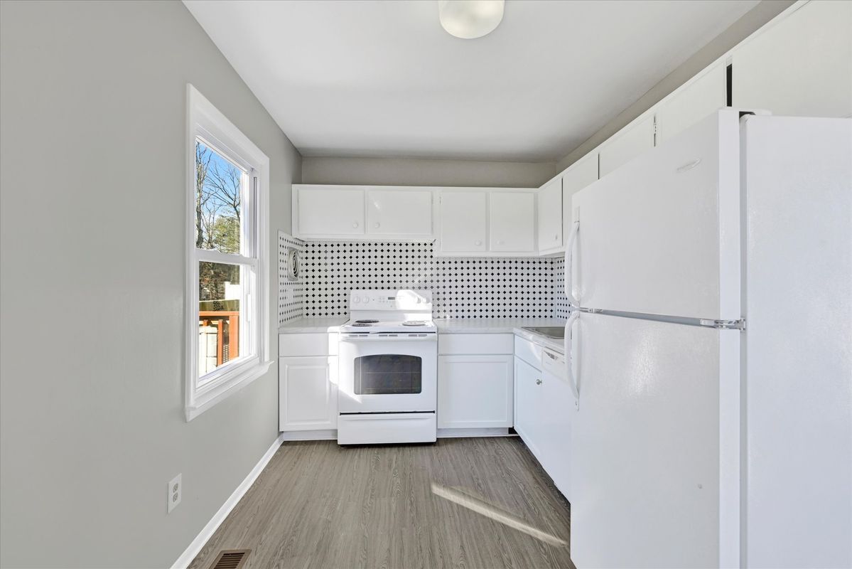 Building Photo - 3433 Saluda Rd