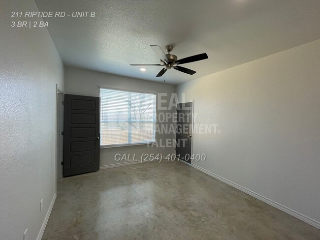 Building Photo - 211 Riptide Rd