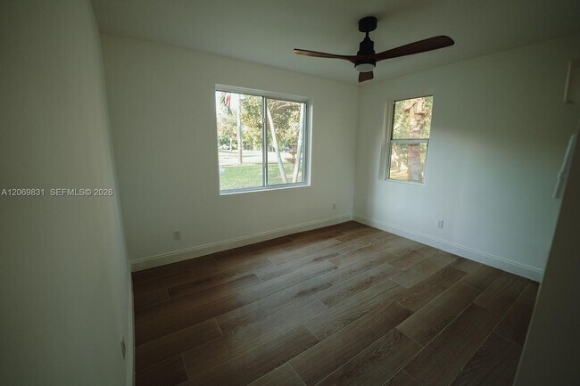 Building Photo - 801 NE 144th St