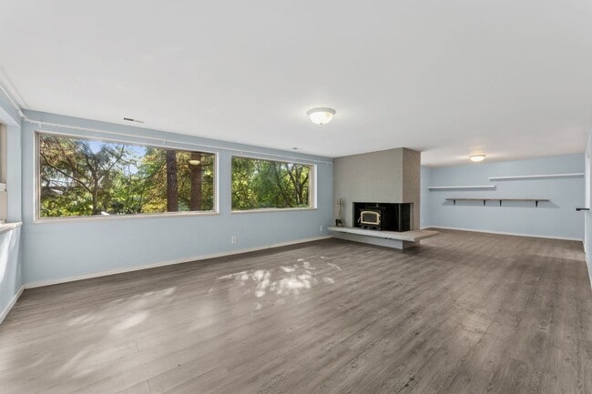 Building Photo - Mid-Century Gregory Heights 4 bedroom 2.25...