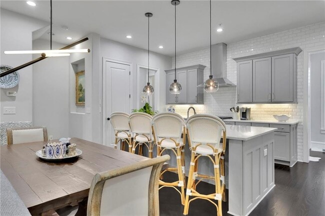 Building Photo - 885 3rd St