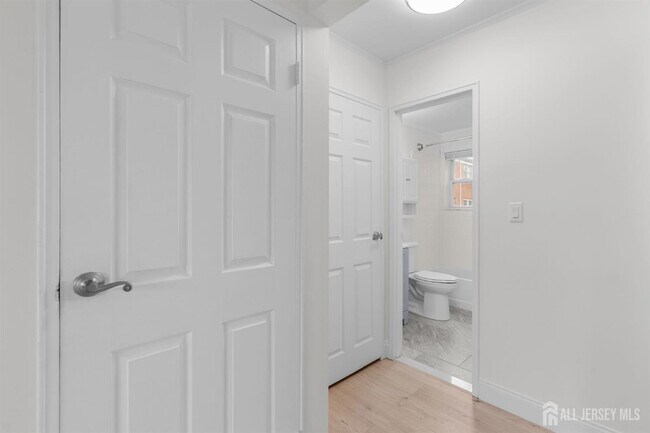 Building Photo - 289 Main St