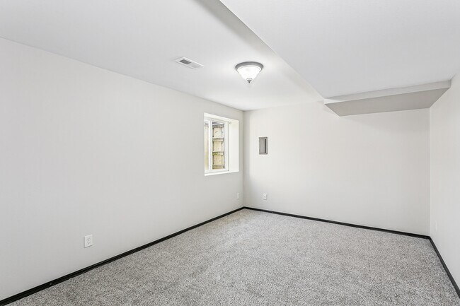 Building Photo - 318 Harvest Ln