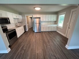 Kitchen/Dining - 102 Ross Dr