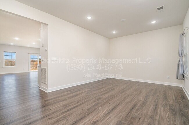 Building Photo - 7214 Waterwheel St SW