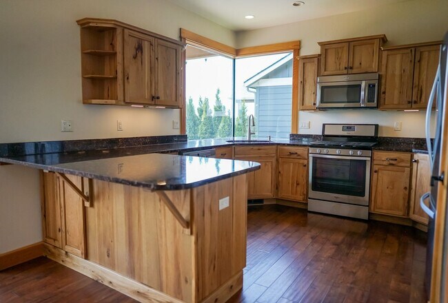 Building Photo - One Month's Free Rent