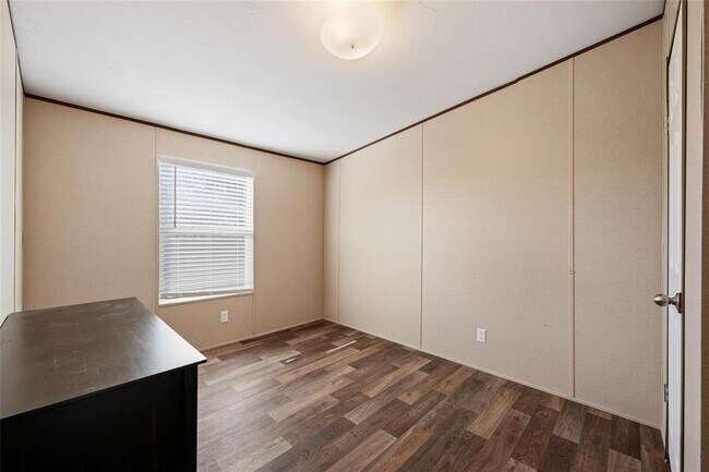 Building Photo - 624 S Old Stagecoach Rd