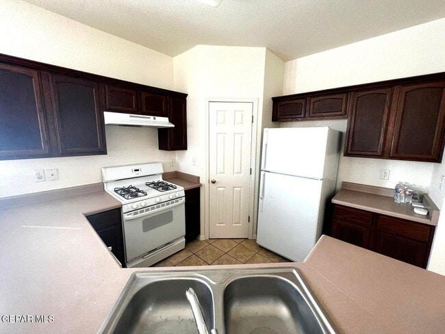 Building Photo - 5913 Cielo De Oro Pl