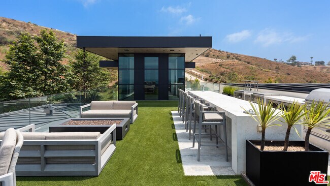 Building Photo - 5012 Carbon Beach Terrace