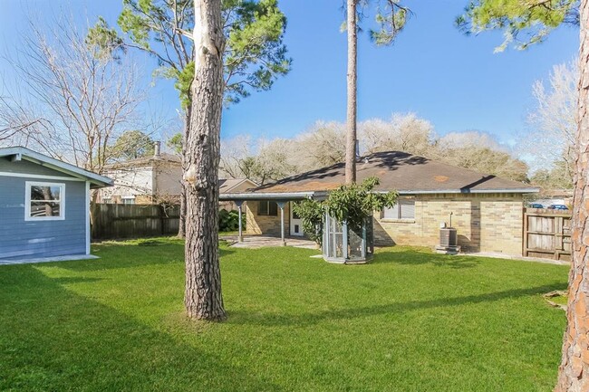 Building Photo - 5903 Country Pl