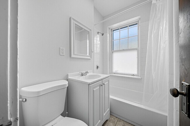 Building Photo - 4 Crawford St