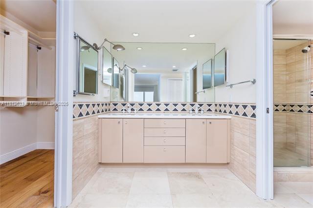 Building Photo - 881 Ocean Dr