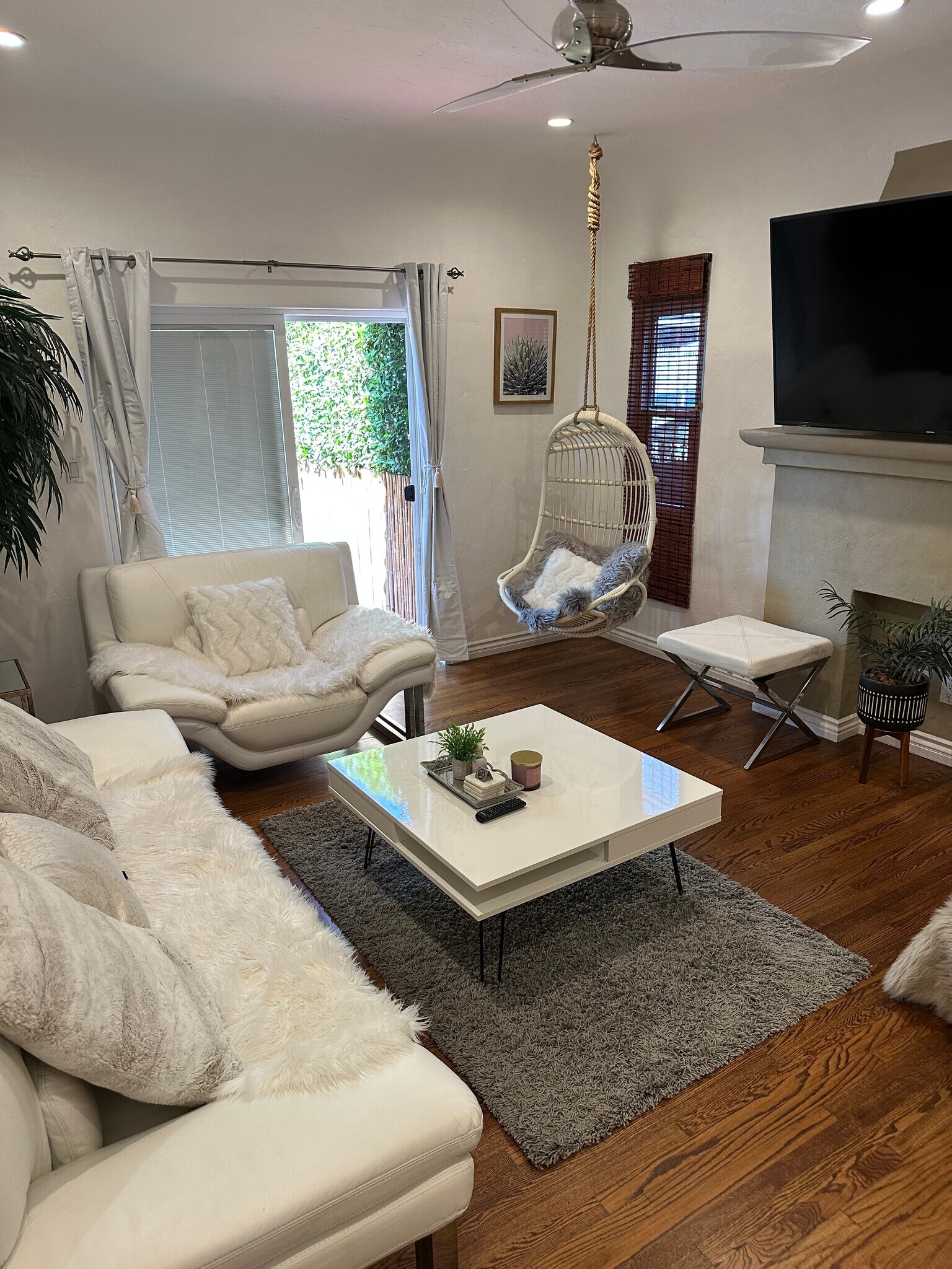 Building Photo - 1416 S Crest Dr