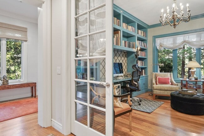 Building Photo - Stunning 4Bed/5bath Home in Kentfield