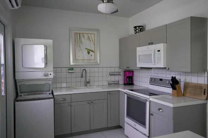 Building Photo - 2513 Staples Ave