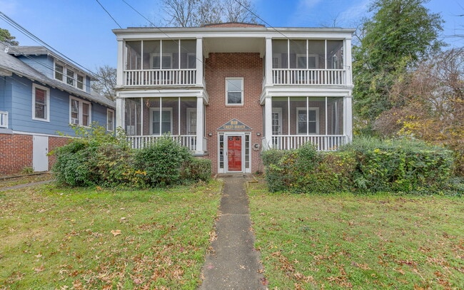 Primary Photo - 819 W 51st St