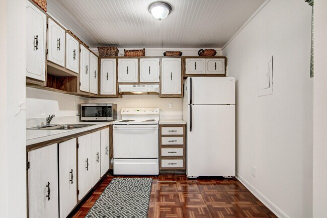 Building Photo - 42 Burgundy A