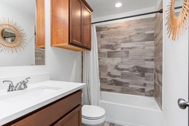 Building Photo - 3221 Climbing Gardens Ct