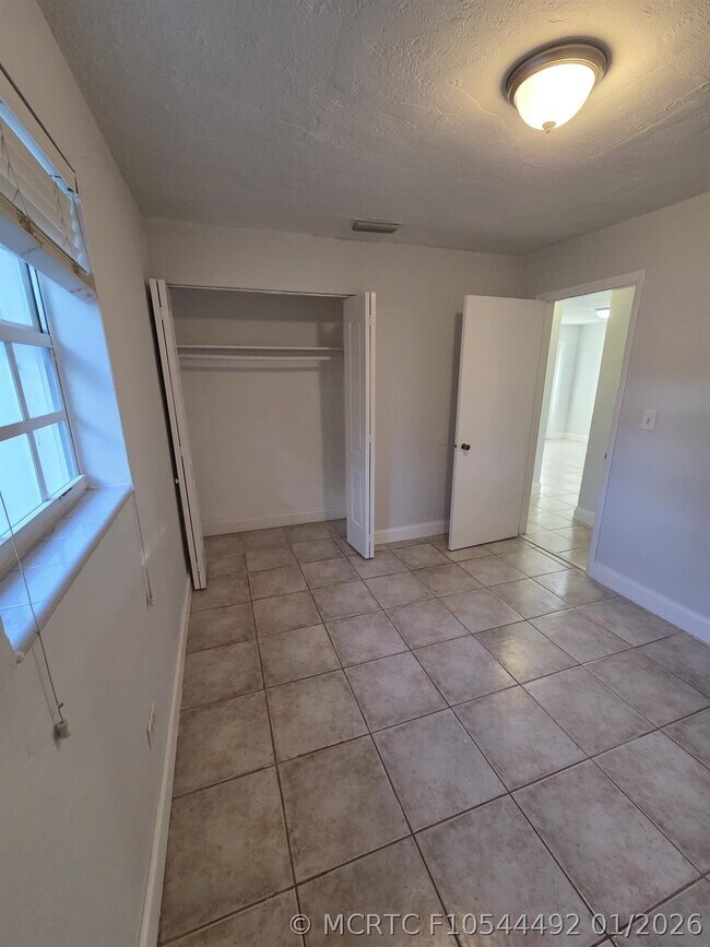 Building Photo - 5751 SW 37th St