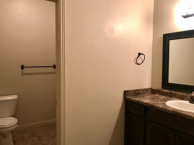 Building Photo - **Beautiful Little Valley Home**