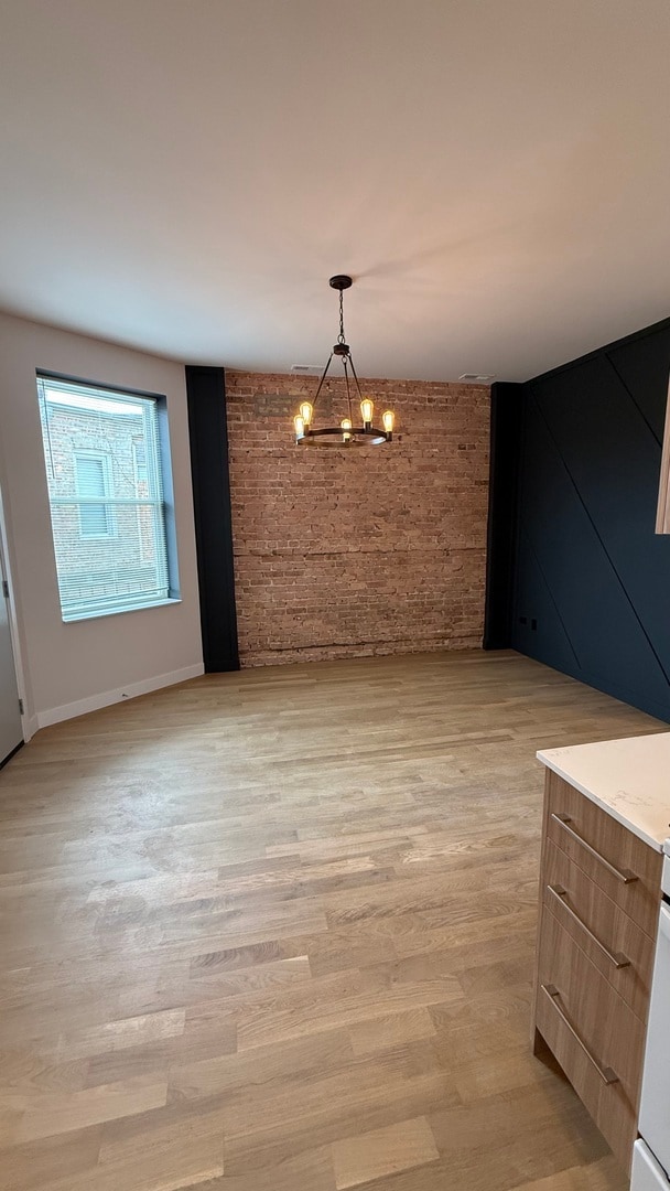 Building Photo - 1118 S Western Ave