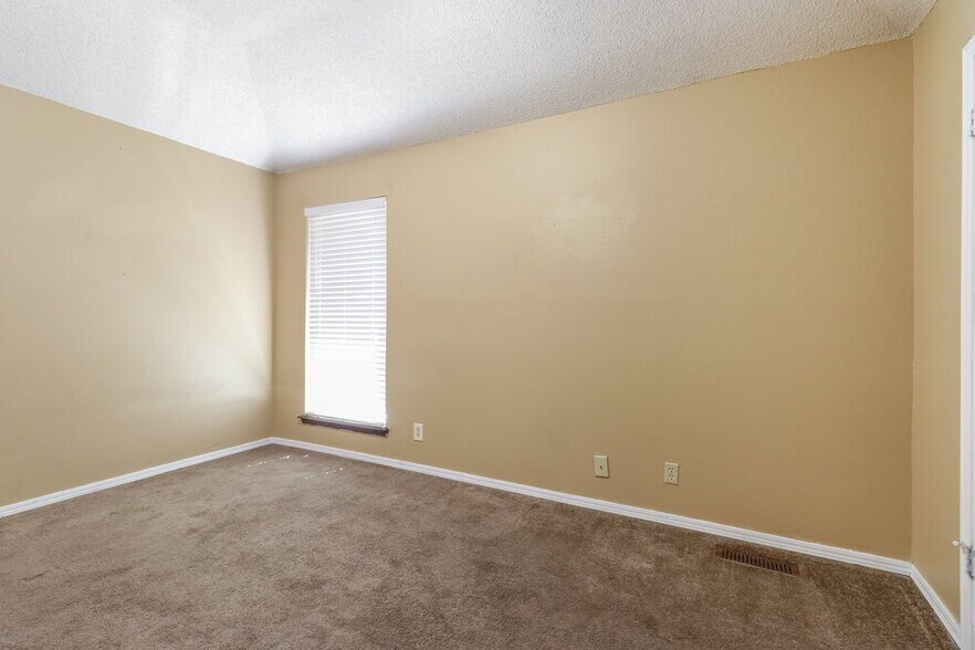 Building Photo - 8117 Turtle Dove Dr