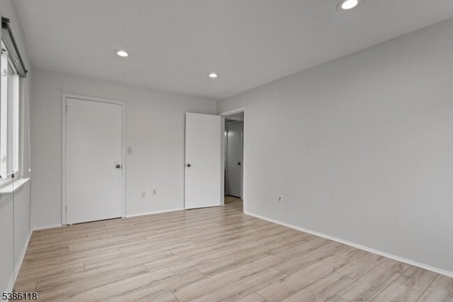 Building Photo - 37 Eton Way