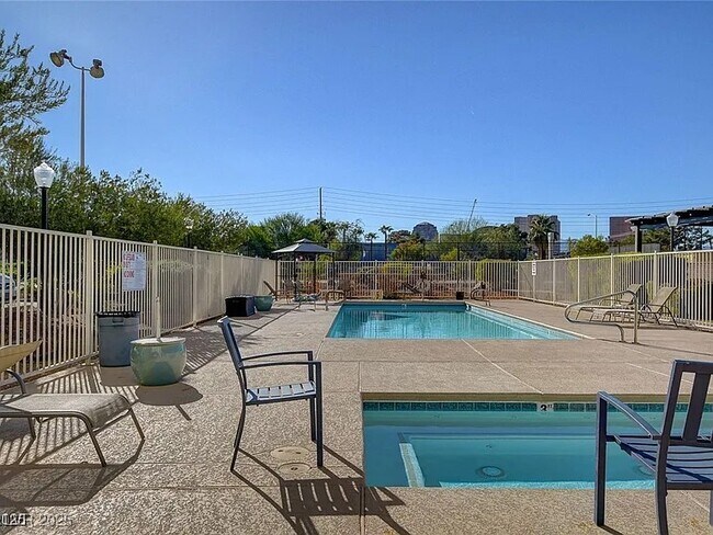 Building Photo - 3930 University Center Dr