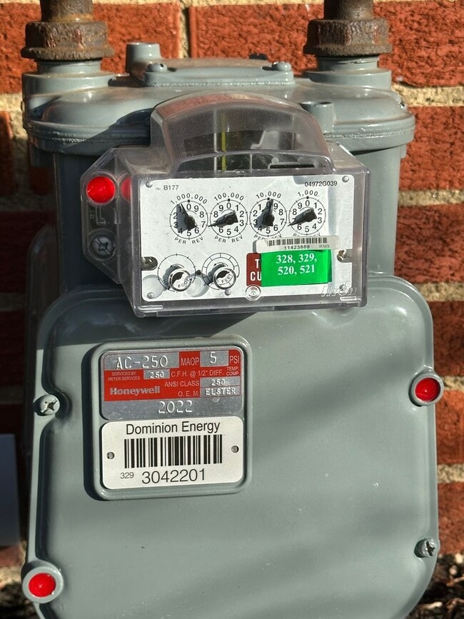 Building Photo - Multi Family Home 3 Bedroom and 2 Bath