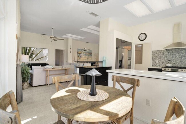 Building Photo - 38635 Orangecrest Rd