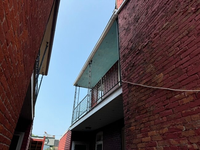 Building Photo - 911 Blunston St