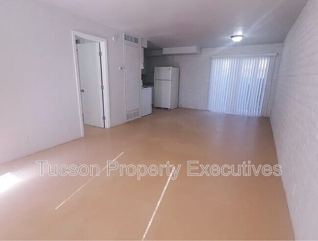 Building Photo - 319 E Blacklidge Dr