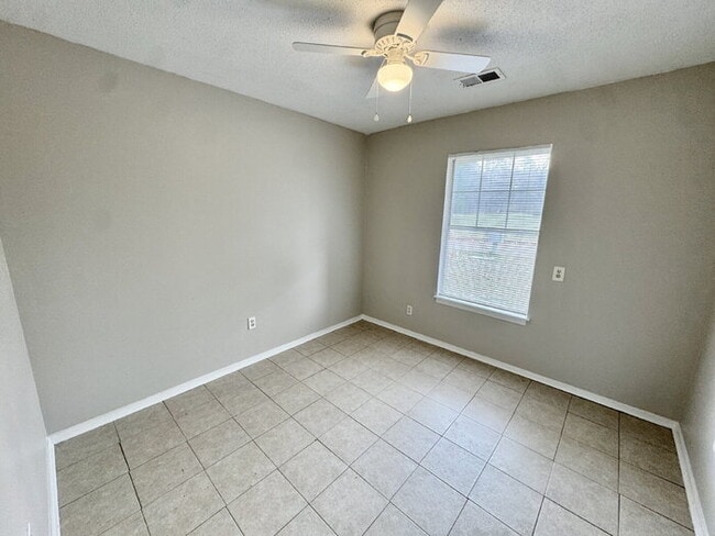 Building Photo - 3600 Pembrook Dr