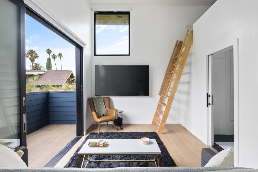 82" TV - 144 S Wilton Pl