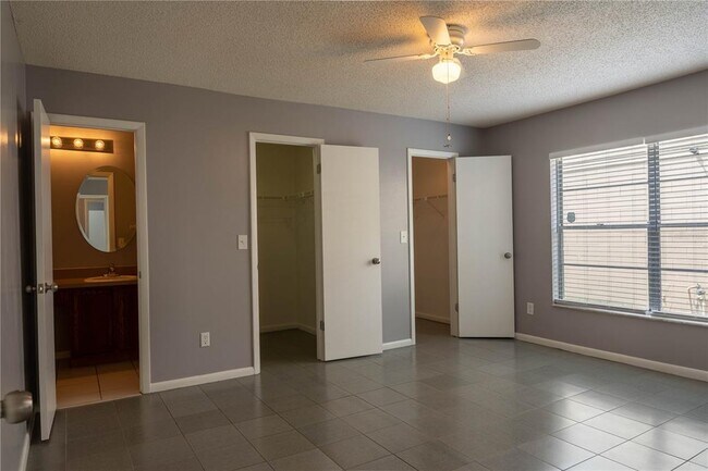 Building Photo - 8273 Cascade Oaks Dr