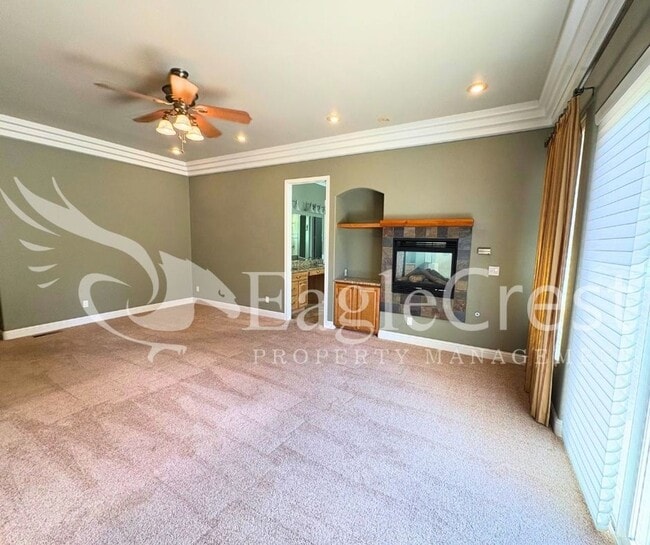 Building Photo - 44 Vinehill Dr