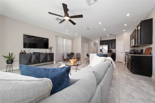 Building Photo - 10849 Wyne Tree Ct