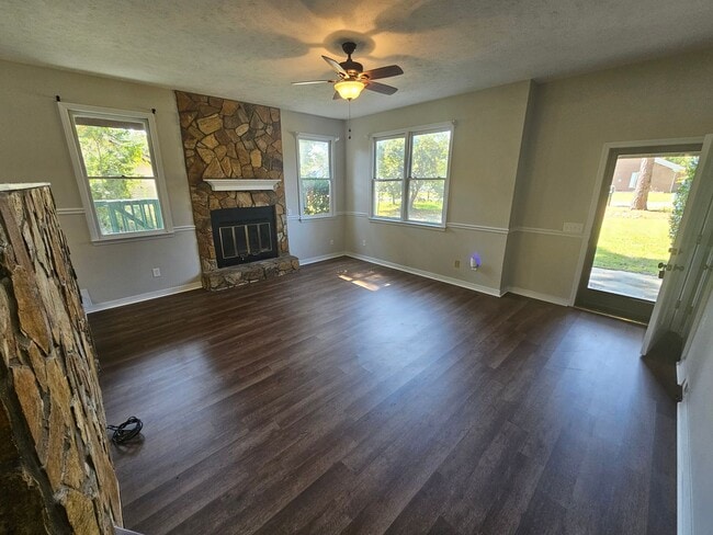 Building Photo - 792 Whispering Pines Rd