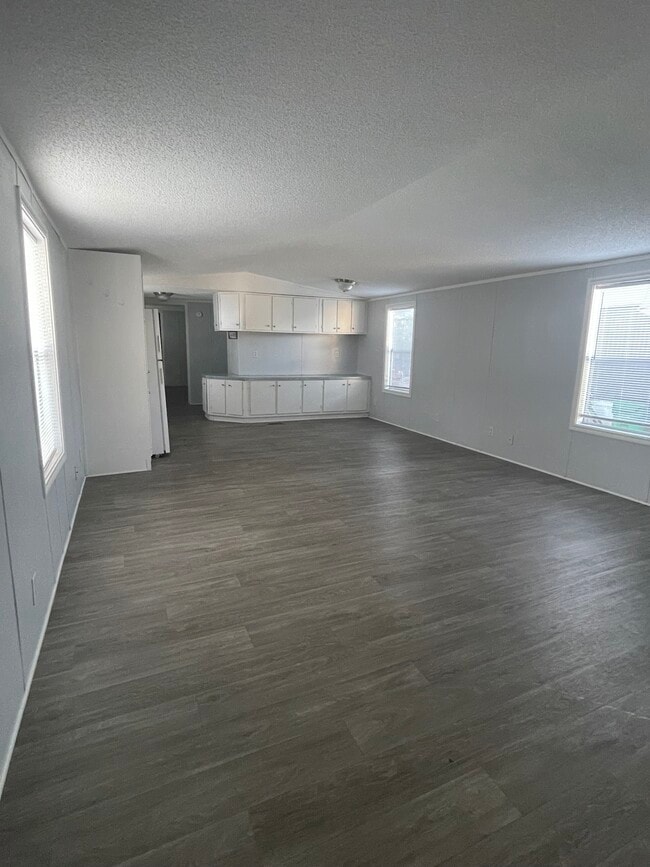Building Photo - 5012 Shoreline Cir W