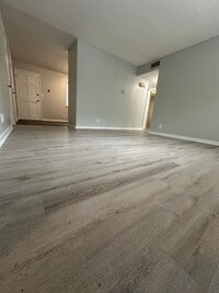 Building Photo - 3340 Pinewood Ave