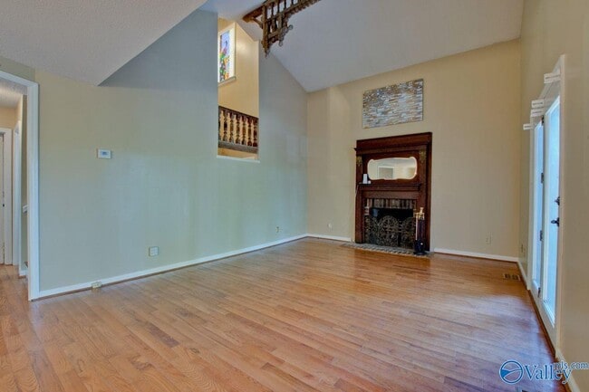 Building Photo - 3018 Live Oak Ln SW