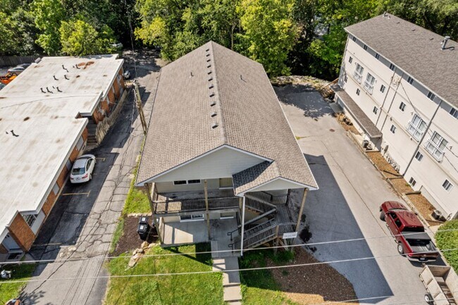 Building Photo - 3BR/2BA ON EAST CAMPUS!